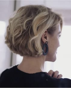 Graduated Bob Hairstyles, Short Hairstyle Ideas, Short Wavy Haircuts, Hairstyles For Thick Hair, Graduated Bob, Wavy Haircuts, Edgy Short Hair, Short Hairstyles For Thick Hair