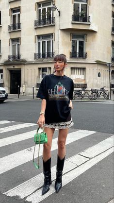 Minimal Going Out Outfit, 2023 Paris Street Style, 2024 Street Fashion, Fall Street Style 2023, Streetstyle Outfit Summer, 2023 Fashion Plus Size, Paris Street Style Summer, Summer 2023 Street Style, Calf Boots Outfit