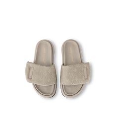 LOUIS VUITTON® - Pool Pillow Flat Comfort Mule - Beige Louis Vuitton Pool Pillow, Louis Vuitton Slides, Pool Pillow, Luxury Slippers, Louis Vuitton Gifts, Trunk Bag, Leather Label, Wallet Pouch, Luxury Collection