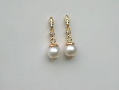 "Lustrous white freshwater pearls dangling from tiny cz connectors and paired with cz pavé petite marquise 14k gold plated studs. Simply classic pearl earrings for multiple occasions. - Pearls are approx 7.5mm. - Earrings measure just under 1\" ( 2.4cm ) overall. - Metal components: 14k gold filled, 14k gold plated studs ( gold over sterling silver ). My shop main page https://www.etsy.com/shop/LeeWen" Classic Pearl Earrings, Classic Vintage Style, Ivory Earrings, Studs Gold, Simple Pearl, Freshwater Pearl Earrings, Freshwater Pearls Earrings, White Freshwater Pearl, June Birthstone