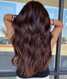 Beautiful Brown Hair Color, Caramel Brown Highlights, Dark Caramel Highlights, Trendy Brown Hair, Red Highlights In Brown Hair, Dark Brown Hair Balayage, Brown Hair Color Shades, Brown Hair Inspiration, Red Balayage Hair