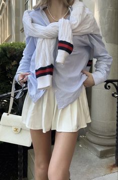 Chic Pleated Skirt Outfit, Old Money Tennis Skirt, Preppy Skirt Outfits, Old Money Clothing, Preppy Chic Outfits, Preppy Aesthetic Outfits, Money Clothing, Summer Internship, Quoi Porter