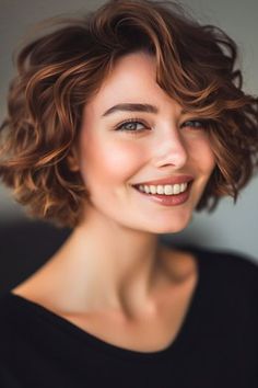 Wavy Bobs Hairstyles, Wavy Hair Bob With Bangs, Short Hair For Wavy Hair, Women’s Short Hairstyles, Chin Length Wavy Hair, Wavy Hair Short Haircut, Short Wavy Haircuts With Bangs, Short Wavy Hair With Layers, Wavy Layered Bob