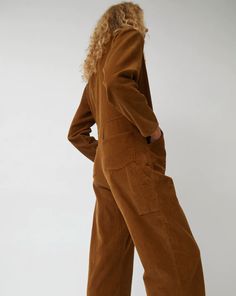 This modern, workwear-inspired coverall by No. 6 is made from 100% cotton mid-weight corduroy. With a plethora of pockets, this jumpsuit is a comfortable and functional outfit for your cool fall day.