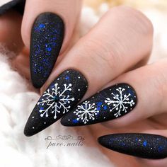 Christmas Nail Art Designs With Themed Ornaments ★ Dark Christmas Nails with Snowflakes Wintry Nails, Halloween Acrylic, Pointy Nails, Nail It, Christmas Nail Art Designs, Snowflake Nails, Blue Nail Designs, Best Nail Art Designs