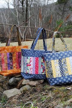 Mary Elizabeth Tote Bag Tote Bag Pattern Free, Patchwork Tote Bags, Tote Bag Tutorial, Bag Pattern Free, Crazy Patchwork, Tote Bags Sewing, Quilted Tote Bags, Mary Elizabeth, Quilted Totes