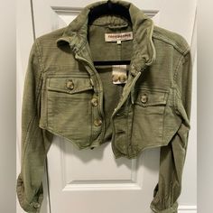 Free People Cropped Army Green Jacket, Never Worn! Cropped Cargo Jacket, Trendy Fitted Cotton Utility Jacket, Winter Utility Cropped Jacket, Cropped Utility Outerwear For Fall, Fitted Cropped Utility Outerwear, Utility Cropped Outerwear For Fall, Spring Military Style Fitted Tops, Fitted Military Tops For Spring, Spring Cropped Trendy Utility Jacket