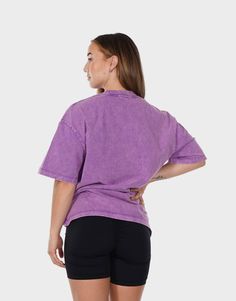 Our Power Play Oversized Tee is made from high-quality, breathable cotton, this t-shirt is designed to keep you comfortable and cool during even the most intense gym sessions. The oversized fit provides plenty of room for movement, allowing you to stretch, lift, and sweat without feeling restricted. But it's not just about function - this t-shirt also looks great. With a vintage-inspired design that features a distressed print, you'll stand out from the crowd and make a statement wherever you go Perfect Legs, Activewear Brands, Sweater Crop, Crop Top Sweater, Vintage Inspired Design, Outdoor Workouts, Legs Day, Peak Performance, Pink Beige