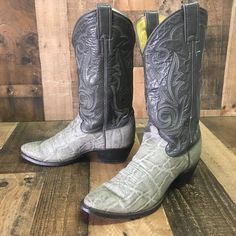 Justin Men’s Cowboy Boots. In Used Condition. Boots Have Scuffs, Scratches, Marks And Show Heel Wear. See Photos. Shipped With Usps Priority Mail. Cowboy Boots Men, Snakeskin Cowboy Boots, Justin Cowboy Boots, Cowboy Boots Mens, Star Boots, Mens Cowboy, Mens Cowboy Boots, Harness Boots, Boots Mens