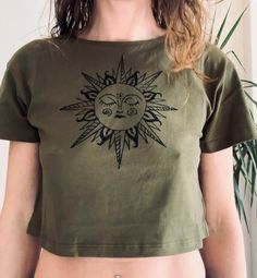 Our Lino blocks have made it onto clothing, and I'm super excited to share our crop tee. Available in lots of different colours and sizes, all Handprinted by me. Size XXS 6 XS 8 S 10 M 12 L 14 XL 16 I aim to ship within 14 working days, if for any reason there is a delay you will be contacted at the first opportunity. Any questions about variations or personalisation please feel free to message, I will be happy to help. Spring Festival Hippie T-shirt, Green Cropped T-shirt With Short Sleeves For Summer, Green Bohemian T-shirt For Summer, Hippie Crop Top For Music Festival, Green Crew Neck Crop Top For Summer, Green Cropped T-shirt For Summer, Casual Short Sleeve Crop Top For Festivals, Trendy Cotton Crop Top For Music Festival, Summer Beach Crew Neck Crop Top