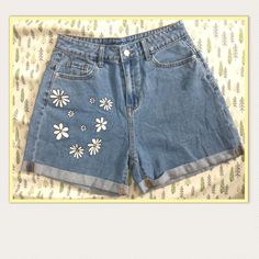 New With Tags Shorts With Floral Detail. Size Medium But Run Small, More Like A Size 5/6. Textiles Ideas, Rome Outfits, Girls Denim Shorts, Fashion Vibes, Girls Denim, Rome, Denim Shorts, Blue White, Cute Outfits