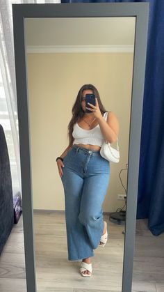 Cute Girly Outfits Mid Size, Vacation Jeans Outfit, Trendy Summer Outfits Plus Size, Plus Size Layered Outfits Winter, Midsize Bootcut Jeans Outfit, Cozy Looks Outfit, Mid Size Photo Poses, Clean Girl Aesthetic Outfits Plus Size, Midsized Girls Outfits