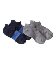 Our everyday athletic socks are designed to keep your feet dry and cushioned from dog walks to trail runs. Slightly Fitted. In a soft, moisture-wicking blend of 49% Merino wool, 48% nylon and 3% Lycra® spandex. Made with a blend of responsibly-sourced Merino wool that's naturally odor-resistant and breathable. Machine wash and dry. Heel tab protects from blisters and prevents socks from slipping into footwear. Heel and toe cushion for added comfort. Additional compression in arch for support. Ma Lightweight Sporty Socks For Outdoor, Sporty Midweight Anti-odor Socks, Comfortable Anti-odor Socks For Training, Sporty Anti-odor Midweight Socks, Comfortable Anti-odor Running Socks, Breathable Midweight Socks For Sports, Breathable Midweight Sports Socks, Lightweight Anti-odor Socks For Running, Sporty Anti-odor Socks For Outdoor