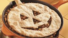 Jack-o'-Lantern Sloppy Joe Pie Recipe - Pillsbury.com Halloween Pie Crust, Sloppy Joe Pie, Halloween Pie, Pizza Pot Pie, Halloween Pizza, Postres Halloween, Pot Pies Recipes, Pot Pies, Halloween Dinner