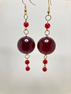 22mm Ruby Red Round Resin Beads Dangle Drop Earrings w Gold Tone Accents Red Dangle Earrings, Dangle Earrings Diy, Diy Earrings Dangle, Resin Beads, Beaded Dangle Earrings, Gold Earrings Dangle, Beaded Dangles, How To Make Earrings, Earrings Dangle