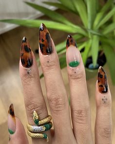 Nails And Rings, Kutek Disney, Unghie Sfumate, Manikur Kuku, Edgy Nails, Smink Inspiration, Makijaż Smokey Eye, Nagel Inspo, Cat Kuku