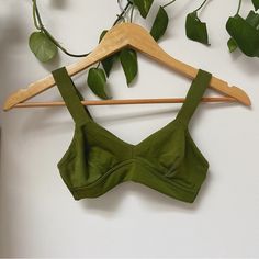 Green Bralette From Parade. Size Xs. Removed The Tags But Only Tried On Once, Unfortunately It Was Too Small For Me. No Flaws, Brand New Without Tags. Measurements Laying Flat: Bust/Ptp: 11.5” Waistband: 10.5” Total Length: 9.5” Fitted Cotton Bra With Padded Cups, Green Summer Bra With Adjustable Straps, Summer Green Bra With Adjustable Straps, Green Triangle Top Bra For Summer, Green Seamless Bra For Spring, Spring Green Seamless Bra, Green Stretch Bra For Spring, Green Stretch Bra For Summer, Summer Stretch Underwire Crop Top