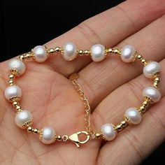 Pearl Bracelet Jewelry, Jewelry Girl, Diy Bracelet Designs, Handmade Jewelry Tutorials, Jewelry Accessories Ideas, Beaded Bracelet Patterns, Handmade Wire Jewelry, Beaded Bracelets Diy