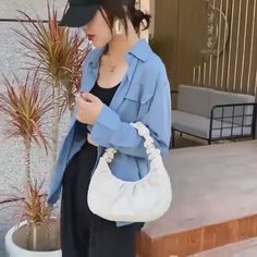 modal Cloud Bag Outfit, Capcut Video, Crochet Sling Bag, Statement Bags, Beg Tangan, Sac Diy, Affiliate Products, Armpit Bag, Dumpling Bag