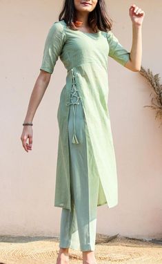 Indian Tailor Illustration, Kurta From Saree Design, Traditional Chudidar Dress, Salwar Top Designs, Classy Kurtas For Women, Side Knot Kurti Designs, Kurti Stiching Design, Kurti Designs Neck Design, Kurthi Tops Designs