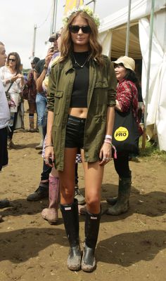 Glastonbury Outfits, Glastonbury Fashion, Look Hippie Chic, Festival Mode, Katherine Jenkins, Millie Mackintosh, Caroline Flack, Festival Chic, Look Festival