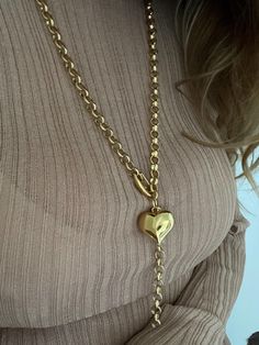 💫Handmade and designed by IJ Design Boutique  Made of: * solid 18k gold plated  * stainless steel  * large lobster clasp 💫 This chunky heart pendant necklace is the perfect blend of timeless elegance and modern style. 💫crafted with an 18k solid gold plated long chain, this necklace features a bold heart pendant that adds a statement touch to any outfit. 💫It's sleek, trendy design makes it an ideal piece for both everyday wear and special occasions. 💫whether you're treating yourself or gifti Chunky Gold Chain, Large Heart, Puffy Heart, Chunky Necklace, Long Chain, Heart Pendant Necklace, Necklace Gift, Stylish Women, Gold Chain