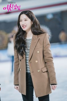 Young Outfit, Moon Ga Young, Korean Casual Outfits, Brown Suits, Casual Day Outfits, Beauty Photos