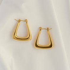 Crafted with precision, these earrings feature a delicate yet sturdy construction, making them perfect for any occasion. With a classic style, these earrings are a must-have for any jewelry collection. Elegant Tarnish Resistant Metal Clip-on Earrings, Elegant Small Hoop Gold Plated Clip-on Earrings, Chic Tarnish Resistant Clip-on Earrings For Formal Events, Chic Formal Clip-on Earrings Tarnish Resistant, Minimalist Metal Clip-on Earrings For Gift, Classic Tarnish Resistant Cartilage Earrings As Gift, Elegant Hypoallergenic Linear Earrings For Everyday, Minimalist Metal Clip-on Earrings, Classic Tarnish Resistant Plug Earrings As Gift