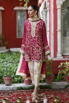 Farhina – Sania Maskatiya International Pakastin Suit Design, Embroidery Gown Designs, Red Colour Pakistani Suit Design, Elegant Formal Lawn Suit With Dupatta, Sania Maskatiya Bridal, Lace Suits, Saniya Maskatiya Formal Wear, Saniya Maskatiya Casual, Latest Pakistani Fashion