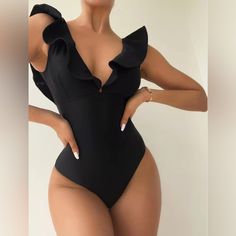 Classy Swimsuit, Mcu Dr, Chic Swimsuit, Swimming Beach, Swimsuits Outfits, Ruffle Swimsuit, Costume Intero, Fashion Hacks Clothes, Beachwear For Women