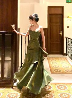 Debs Dresses Green, Low Corset Dress, Prom Dresses Unique Vintage, Dark Green Dresses Prom, Long Silk Prom Dress, Floor Length Green Dress, Unconventional Prom Dress, Whimsical Prom Dresses, Pretty Little Thing Dress