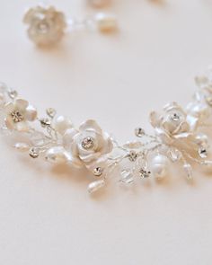 a necklace with pearls and flowers on it