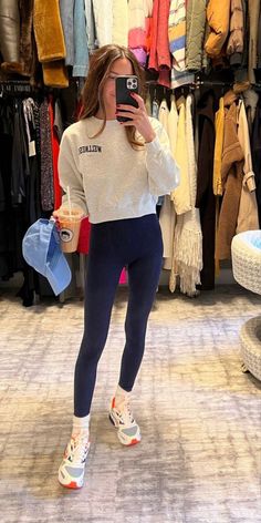 Althesuire Outfit, Workout Outfits Women Aesthetic, High End Athleisure, Petite Athleisure Outfits, Active Mom Outfits, Feminine Athleisure Style, Styled Athleisure, Arielle Charnas Style, Feminine Athleisure