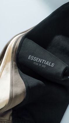 Essentials Wallpaper Aesthetic, Streetwear Flatlay, Fitness Flatlay, Essentials Wallpaper, Boutique Warehouse, Nike Background, Fog Essentials, Simplistic Wallpaper, Aesthetic Objects