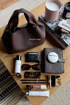 #SkincareRoutine, #NaturalSkincare, #AntiAgingSkincare, #FacialCare, #Moisturizer, #BodyCareProducts, #BodyLotion, #BodyScrub, #BodyButter, #HairCareRoutine, #HairCareTips, #ShinyHair, #HealthyHair, #HairMask, #HairSerum Back To University, Everyday Bag Essentials, Drømme Liv, Inside My Bag, Purse Essentials, Handbag Essentials, What In My Bag, Instagram Feed Ideas, Foto Ideas Instagram