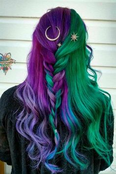 Purple And Green Hair, Half And Half Hair, Split Dyed Hair, Fotografi Bawah Air, Fest Outfits, Split Hair, Hair Idea, Bright Hair