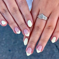 Shirt Nail Designs, Utah Nails Designs, Easy Nail Art Short Nails, Neutral Vacation Nails, Teen Nail Designs, Pink Tip Nails, Pearl Nail Art, Bday Nails