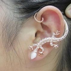 1 Pc Crystal Lizard Ear Cuff Earring Alloy Fashion Jewelry Condition: New Rhinestone Ear Cuff, Ear Cuff Earings, Discount Jewelry, Ear Piercing, Cheap Jewelry, Ear Cuffs, Bijoux Diy, Cuff Earrings, Gecko