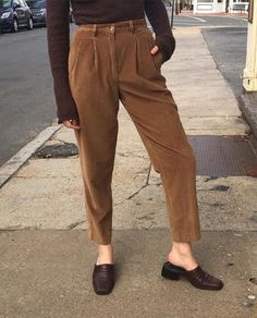 Brown Pants, Mode Inspiration, Corduroy Pants, Look Fashion, Passion For Fashion, Autumn Winter Fashion, Casual Chic, Style Me, Winter Fashion