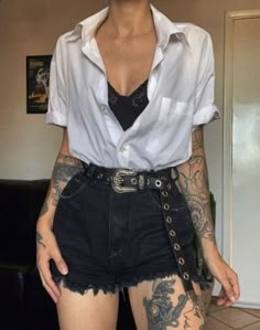 Goth Outfit Inspiration Summer, Barista Fits, Tattoos Outfit, When We Were Young Festival, Clean Goth, Concert Outfit Inspiration, Fashion Thoughts, Outfit Verano, Look Grunge