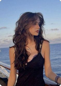 Hair Inspiration Long, Wavy Haircuts, Hairstyles For Layered Hair, 사진 촬영 포즈, Haircuts For Wavy Hair, Have Inspiration, Cut My Hair, Long Hair Cuts, Aesthetic Hair