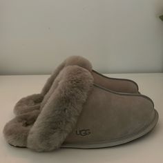 Lighting In Photos Is Darker Than In Person. Never Worn. No Stains, Marks, Or Any Imperfections. Straight From The Box. Out Of Stock On Nearly Every Website. Stock X Price Is $168.00 Ugh Slippers Gray, Classic Indoor Slippers, Winter Faux Fur Lined Slippers, Classic Sheepskin Slippers For Winter, Casual Slippers With Faux Fur Lining For Fall, Classic Winter Slippers With Suede Lining, Casual Slippers With Faux Fur Lining, Classic Round Toe Slippers For Fall, Classic Suede Winter Slippers