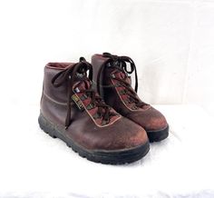 Nice, Well-made Vasque brown leather hiking boots. Made In Italy. Size is 7 1/2 W...mens --- see measurements A few toe scuffs.. otherwise good shape. Sole length: ~10 3/4" Widest part bottom sole: 4" top to bottom: ~6" Sturdy Leather Hiking Boots For Outdoor Activities, Sturdy Leather Work Boots For Hiking, Brown Steel Toe Boots For Adventure, Brown Steel Toe Adventure Boots, Sturdy Brown Hiking Boots With Round Toe, Sturdy Brown Hiking Boots, Vintage Brown Boots For Outdoor Work, Rugged Sturdy Hiking Boots For Outdoor Activities, Leather Hiking Boots Sturdy