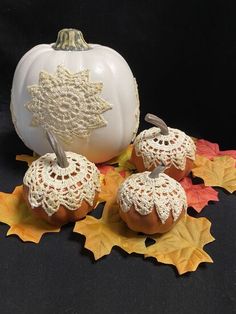 crochet lace pumpkins on top of leaves with the words how to make vintage crochet lace pumpkins