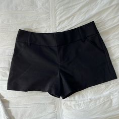 Alice + Olivia Cady Classic Mid-Rise Shorts, Size 8, Black. Never Worn. No Tags. No Defects. Comes From Smoke And Pet Free Home. No Returns. Fitted Black Shorts For Business Casual, Business Casual Shorts With Pockets, Fitted Mid-rise Shorts For Night Out, Business Casual Bermuda Shorts With Pockets, Black Short-leg Pants For Workwear, Business Casual Bottoms With Built-in Shorts, Black Short Leg Pants For Work, Fitted Bermuda Shorts For Business Casual, Business Casual Shorts With Pockets And Short Inseam