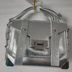 No Boundaries One Size Contemporary Messenger Bag. -Color: Sliver. -Brand New, Never Used. All Measurements Are Included In The Product's Image. Bling Purses, Circle Purse, Multipurpose Bag, Faux Leather Purse, Coach Swagger Bag, Shoulder Purse, No Boundaries, Clutch Wallet, Shoulder Handbags