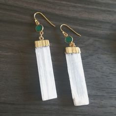 This Is A Very Dainty Selenite Wand With A Aa Quality 6mm Faceted Green Agate Vermeil Connector. My Earrings Are Usa Made, See Stamp On Photos For Vermeil 925 On Earrings. The Bezel For The Selenite Is Gold Plated In Order To Make The Bezel, I Will Include A Small Ziplock Where You Can Put Inside When Not In Use. Made In The Usa By Me In California With Love!!!<3 <3 <3 Selenite Wand, Turquoise Bead Earrings, Celtic Knot Earrings, 14k Gold Hoop Earrings, Selenite Wands, Brown Earrings, Silver Pearl Earrings, Gold Earrings For Women, Dog Earrings