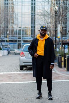 New York Mens Street Style Winter, Black Man Turtleneck Outfits, Beanie Outfit Men Street Styles, Men Red Outfit Street Styles, Men Christmas Outfit, Doc Martens Outfit Men, Mens Fur Coat Street Style, Chicos Fashion