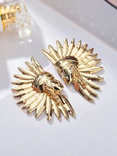 Make a statement with BIG CHIEF Earrings! Adorned with a bold Indian motif, these gold-tone earrings are a powerful way to make show-stopping style and add an adventurous edge to your outfit. Dare to be daring. Get BIG CHIEF Earrings now! Nickel and Lead compliant, Measurements: 1.5 inch Length x 1 inch Wide Gold Metal Plug Earrings For Festivals, Gold Metal Plug Earrings, Bold Metal Drop Earrings, Gold Bohemian Clip-on Earrings, Bold Gold Drop Earrings, Indian Motif, Big Chief, Metal Jewellery, Earring Sale