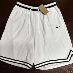 Nike Dri-Fit Dna Basketball Shorts Dh7160-100 White Black Men’s Size Large Nike White Streetwear Shorts, Shorts Nike, Shorts Men, Nike White, Basketball Shorts, Nike Shorts, White Nikes, Sport Shorts, Men's Nike